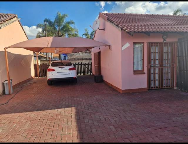 2 BEDROOM HOUSE FOR SALE IN KARENPARK